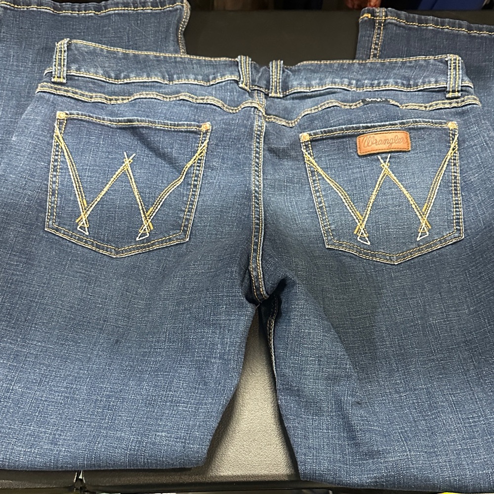 A89.  Wrangler Women's Boot Cut Jeans - Blue size 19 x 34